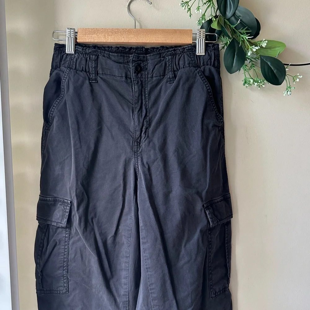American Eagle Outfitters Charcoal Cropped Cargo Pants - Picture 2 of 10